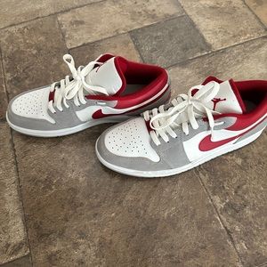Air Jordan 1 Low SE Light Smoke